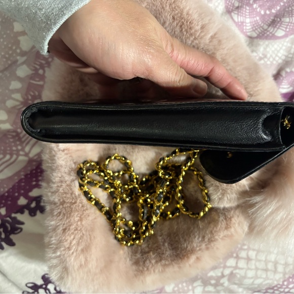 Vintage Chanel crossbody phone case! - Picture 7 of 10